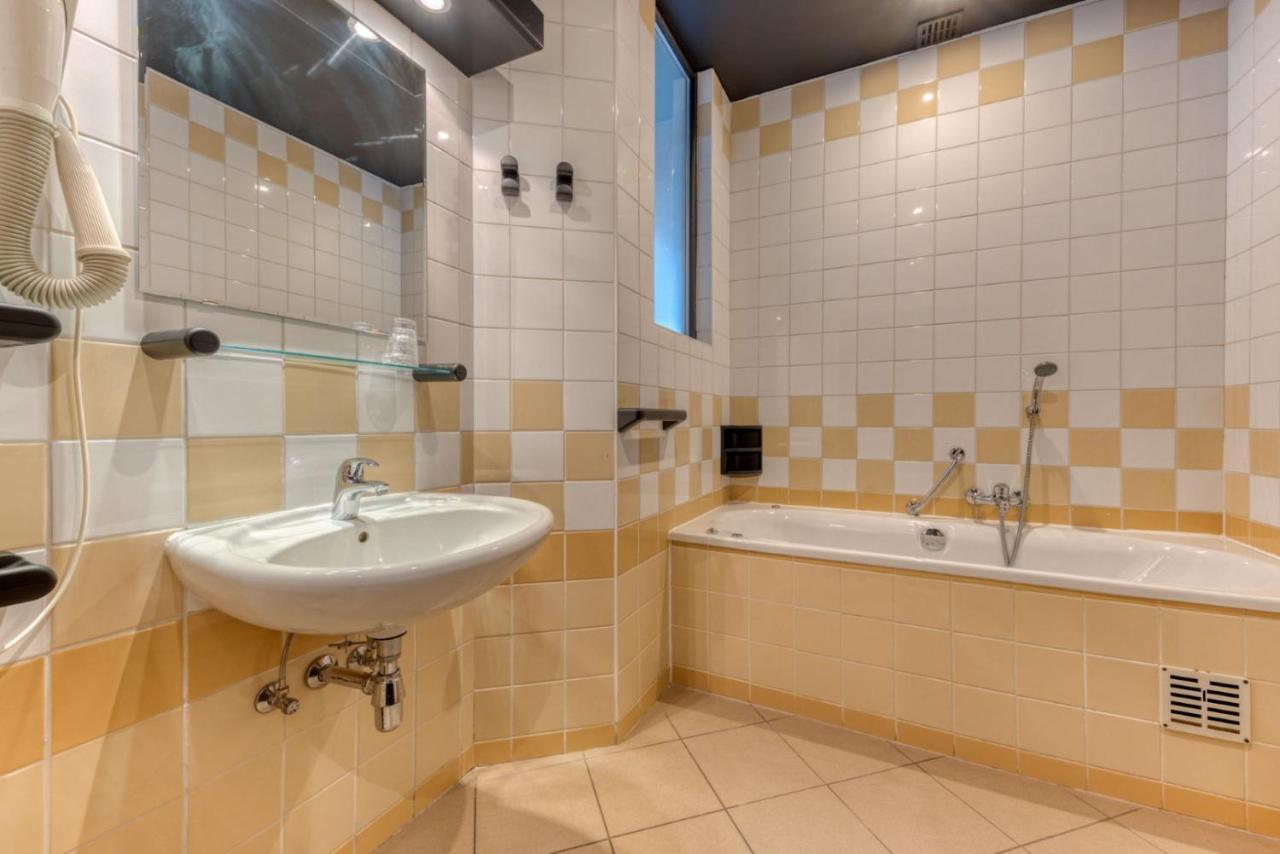Hotel Mosa Hermalle-sous-Argenteau Εξωτερικό φωτογραφία